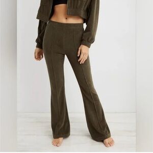 Aerie Groove-On Ribbed Velour Flare Pants Nomad Olive M. Casual. Y2K. Comfy.